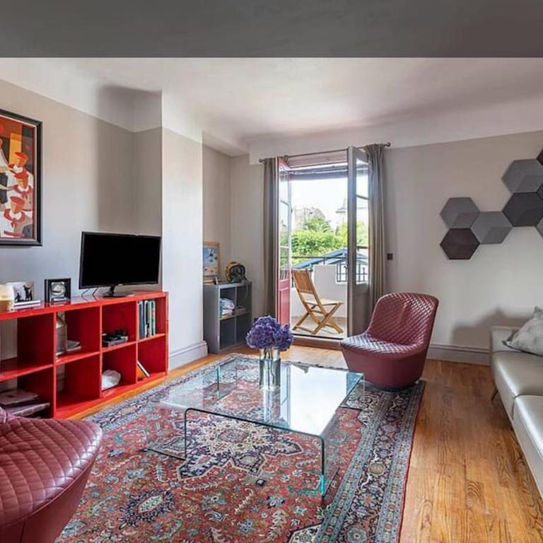 Exceptionnel 3 pièces art déco en dernier étage avec garage privé centre Biarritz - Appartement 2 Chambres - 1
