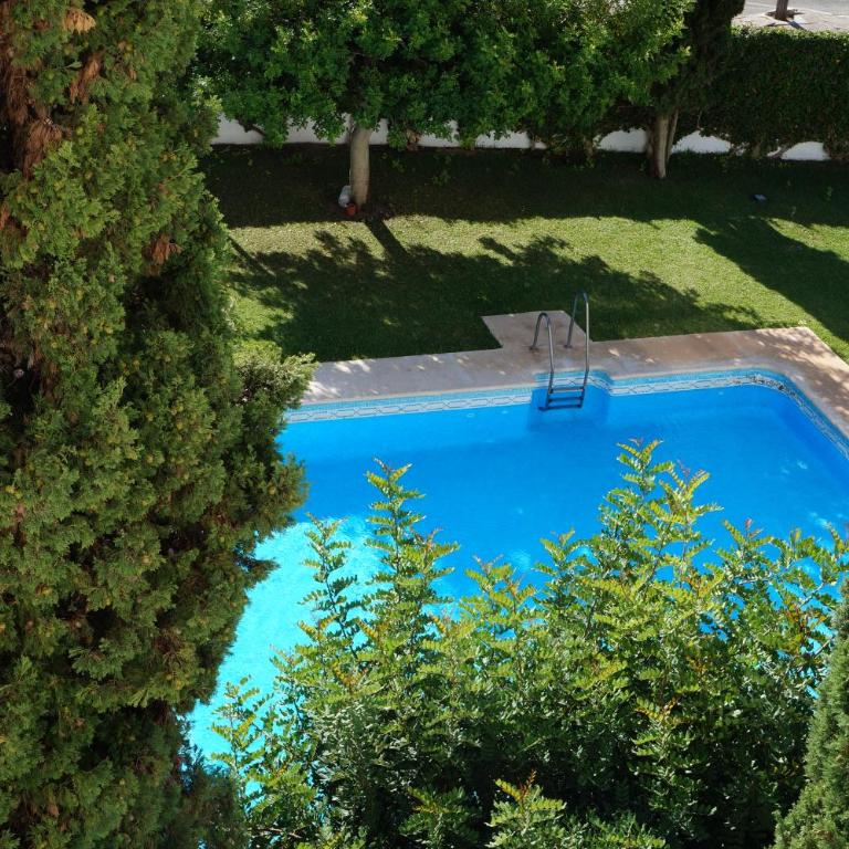 Piso muy moderno para 4 personas y una cuna a 7 min caminando a la playa, con aire, balcón con vistas y 2 piscinas - Apartamento de 2 dormitorios - 44