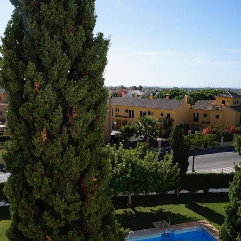 Piso muy moderno para 4 personas y una cuna a 7 min caminando a la playa, con aire, balcón con vistas y 2 piscinas - Apartamento de 2 dormitorios - 40