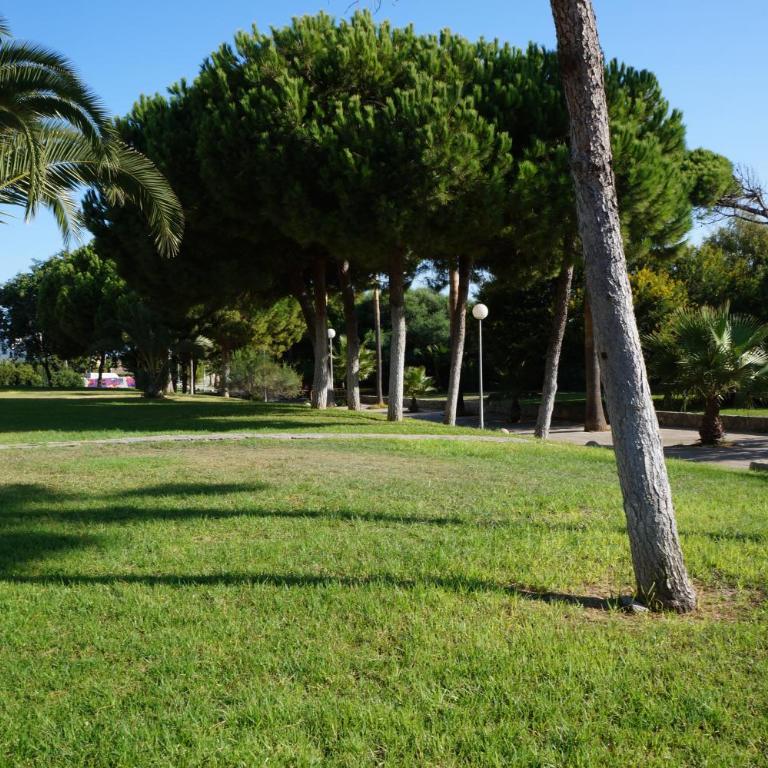 Piso muy moderno para 4 personas y una cuna a 7 min caminando a la playa, con aire, balcón con vistas y 2 piscinas - Apartamento de 2 dormitorios - 59