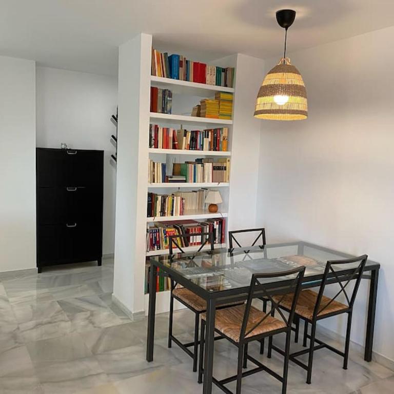 Piso muy moderno para 4 personas y una cuna a 7 min caminando a la playa, con aire, balcón con vistas y 2 piscinas - Apartamento de 2 dormitorios - 28