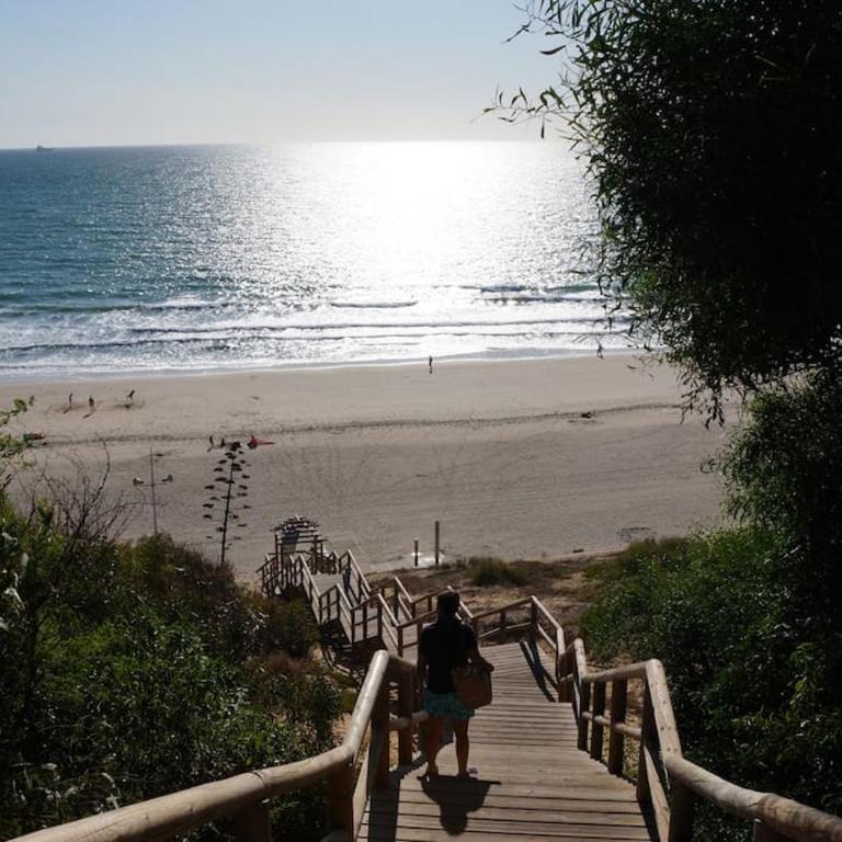Piso muy moderno para 4 personas y una cuna a 7 min caminando a la playa, con aire, balcón con vistas y 2 piscinas - Apartamento de 2 dormitorios - 60