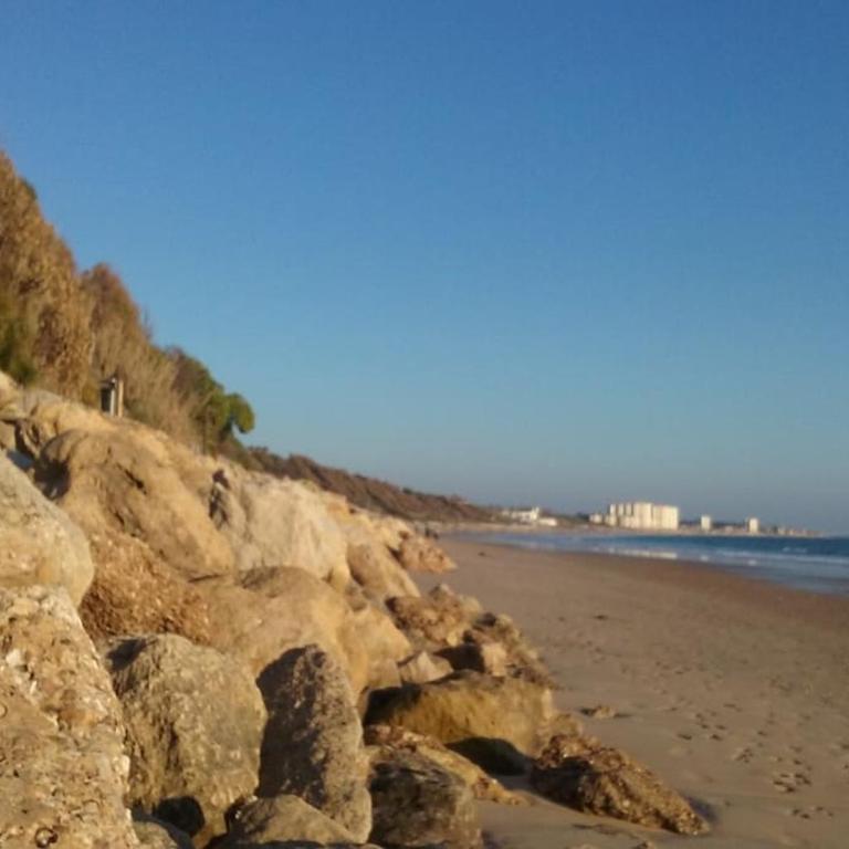 Piso muy moderno para 4 personas y una cuna a 7 min caminando a la playa, con aire, balcón con vistas y 2 piscinas - Apartamento de 2 dormitorios - 67