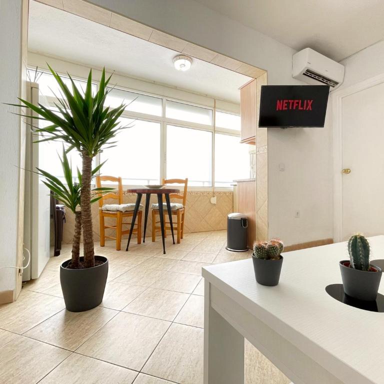 Urban&Vacay! Suite - Torremolinos City Centre - One-Bedroom Apartment - 3