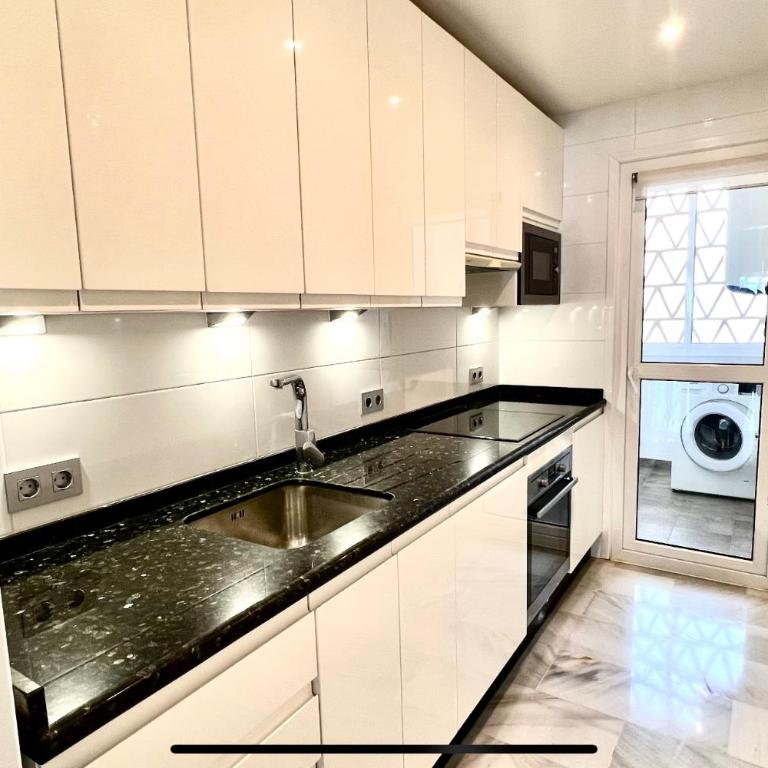 MI CAPRICHO BEACHFRONT- P301 Apartment with sea view - Apartamento de 2 dormitorios - 30