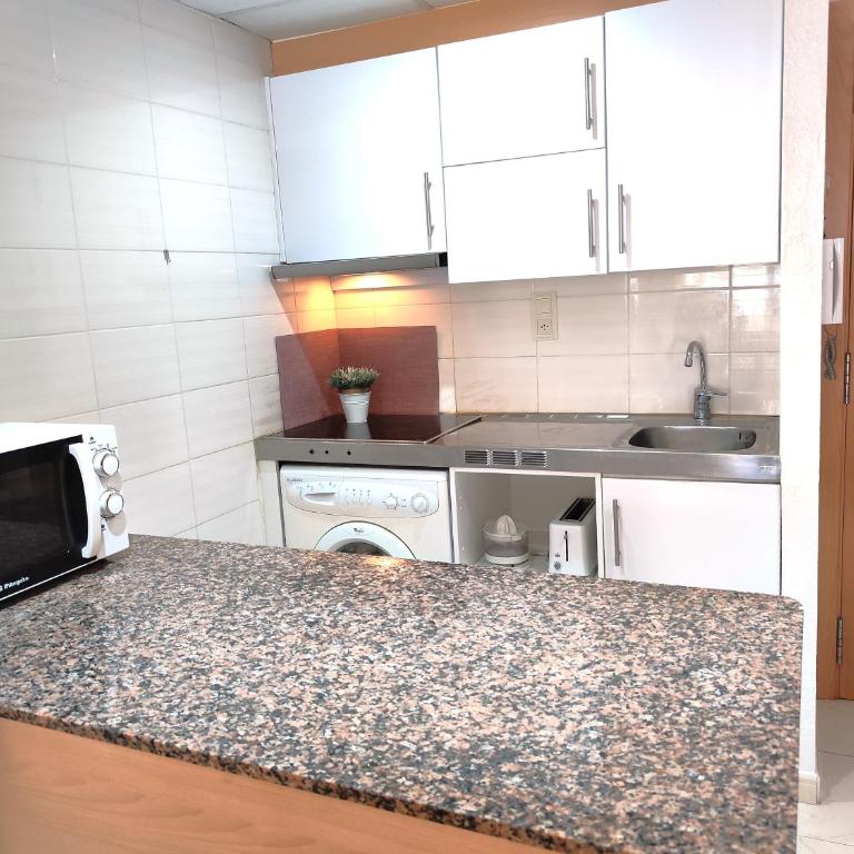 Luminoso apartamento en SALOU con PISCINA, TERRAZA y PARQUE INFANTIL IDEAL FAMILIAS - Apartamento con vistas a la piscina - 71
