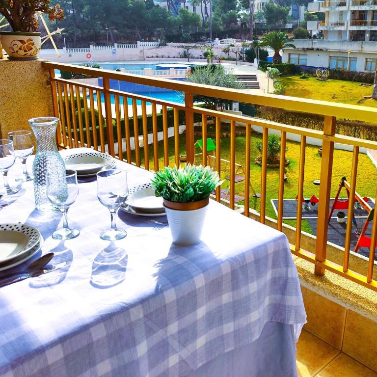 Luminoso apartamento en SALOU con PISCINA, TERRAZA y PARQUE INFANTIL IDEAL FAMILIAS - Apartamento con vistas a la piscina - 85