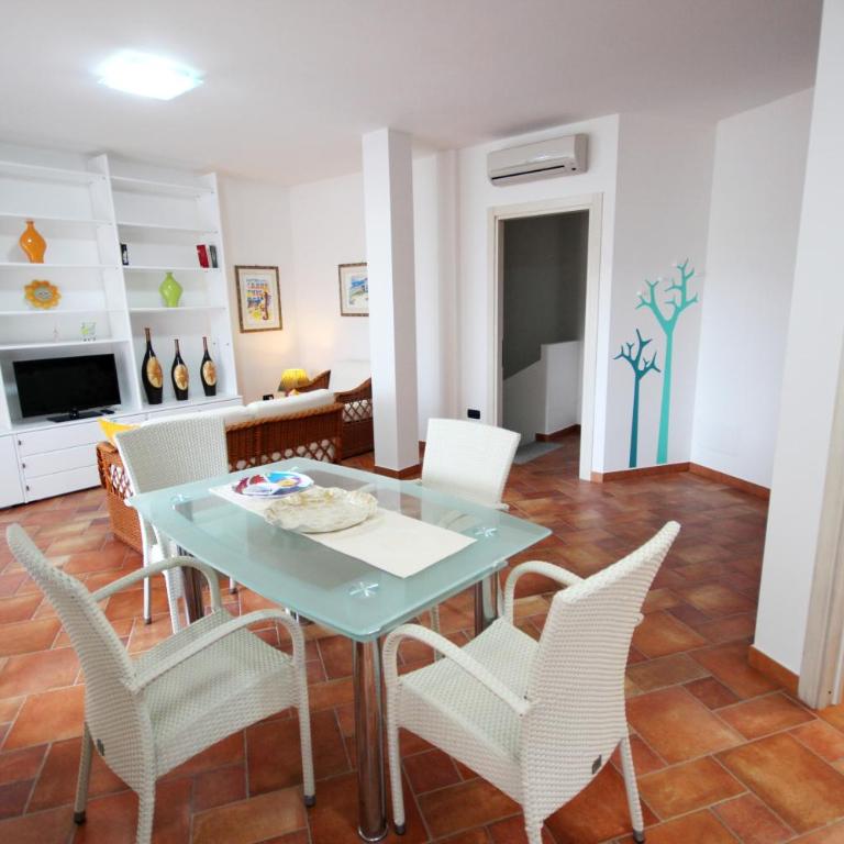 Sa Mirada Apartments - Two-Bedroom Apartment with Terrace - Split Level - 30