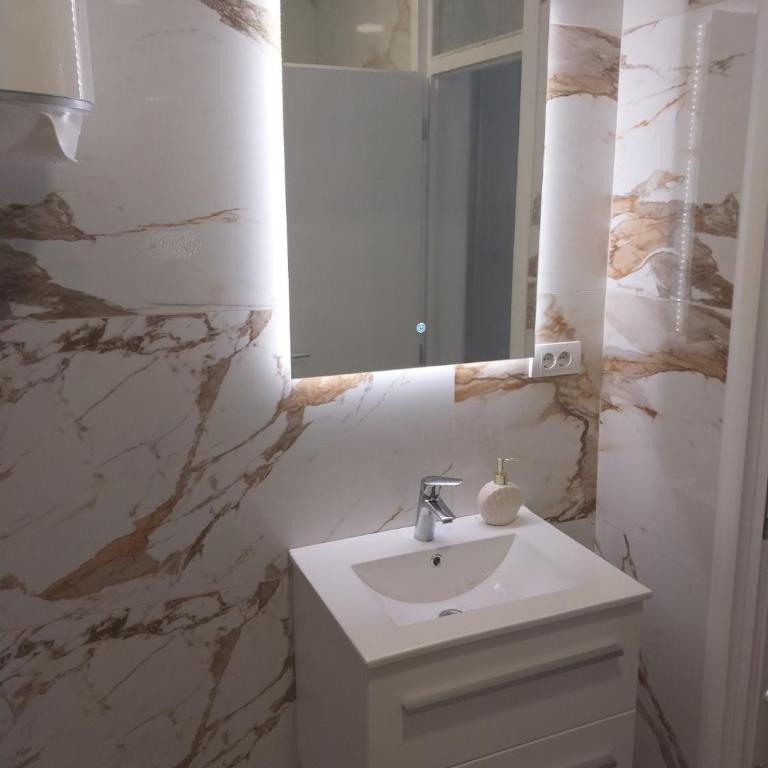 Apart Hotel Gondola - One-Bedroom Apartment - 5