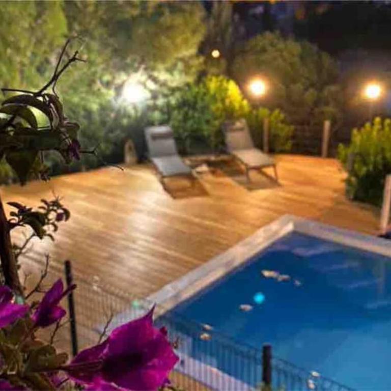Côte d’azur: Charmante villa, vue mer, piscine,clim,calme 8/10 personnes - Villa - 10