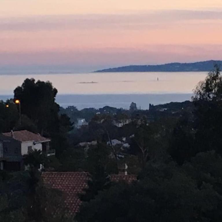 Côte d’azur: Charmante villa, vue mer, piscine,clim,calme 8/10 personnes - Villa - 27