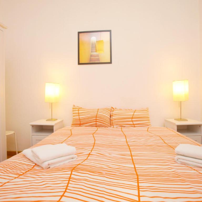 Gaudi Sagrada Familia - Interior Two-Bedroom Apartment - 12