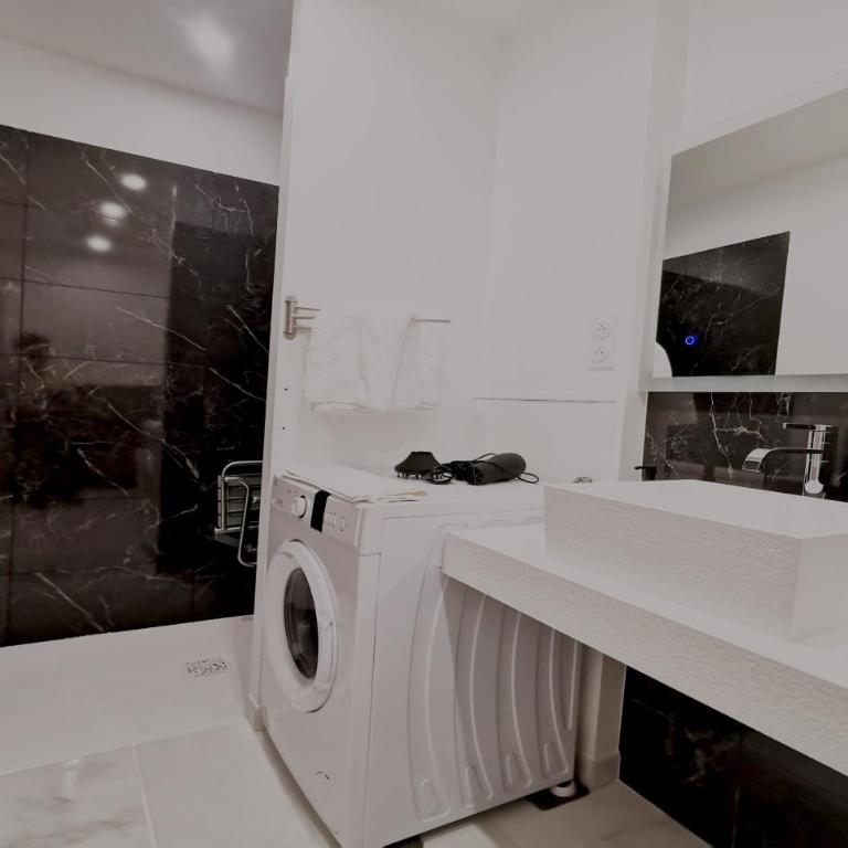 Appart Hotel Spa Perpignan - Suite avec Jacuzzi - 1