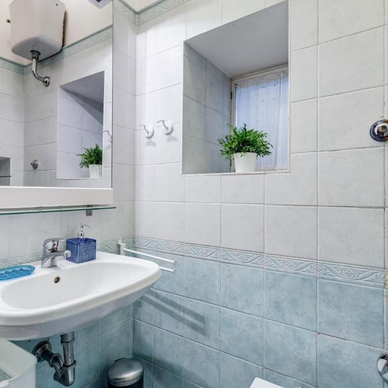 Coliseum Rome Apartments - Appartamento con 2 Camere da Letto - 37
