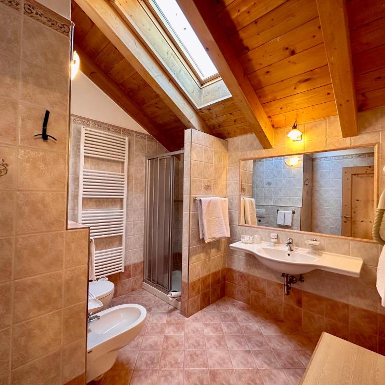 B&B Cèsa Planber Mountain View BIKE FRIENDLY - Camera Comfort Matrimoniale/Doppia con Letti Singoli con Vista Montagna - 10