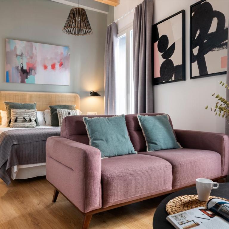Lola 14 Suite Apartment - Studio with Balcony - 8