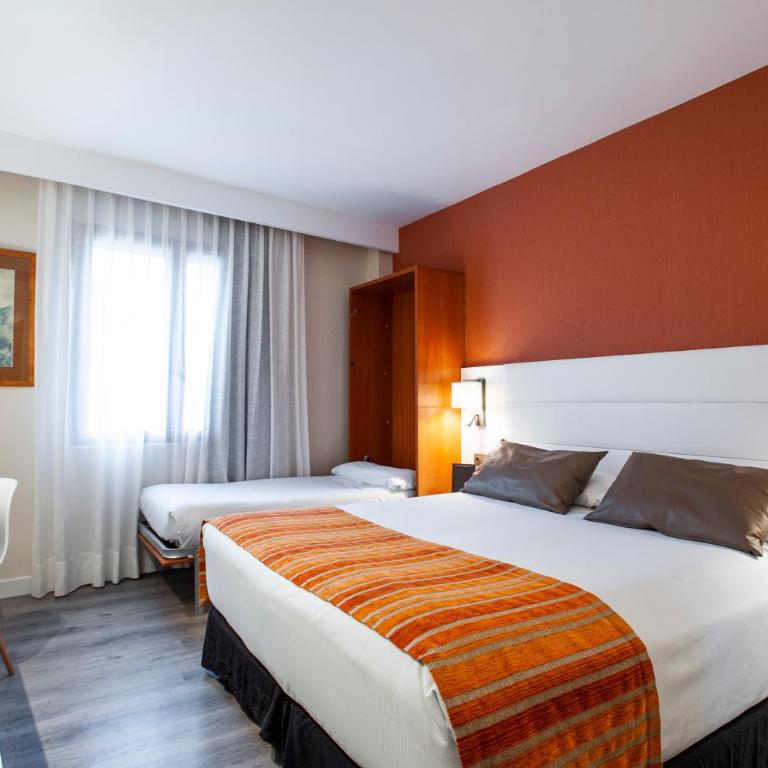 Catalonia Conde de Floridablanca - Habitación Triple - 4