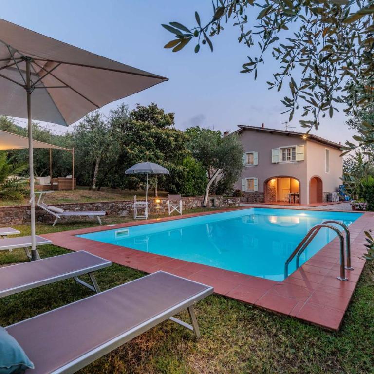 Villa Dondolino, a Stylish Farmhouse - Villa - 1