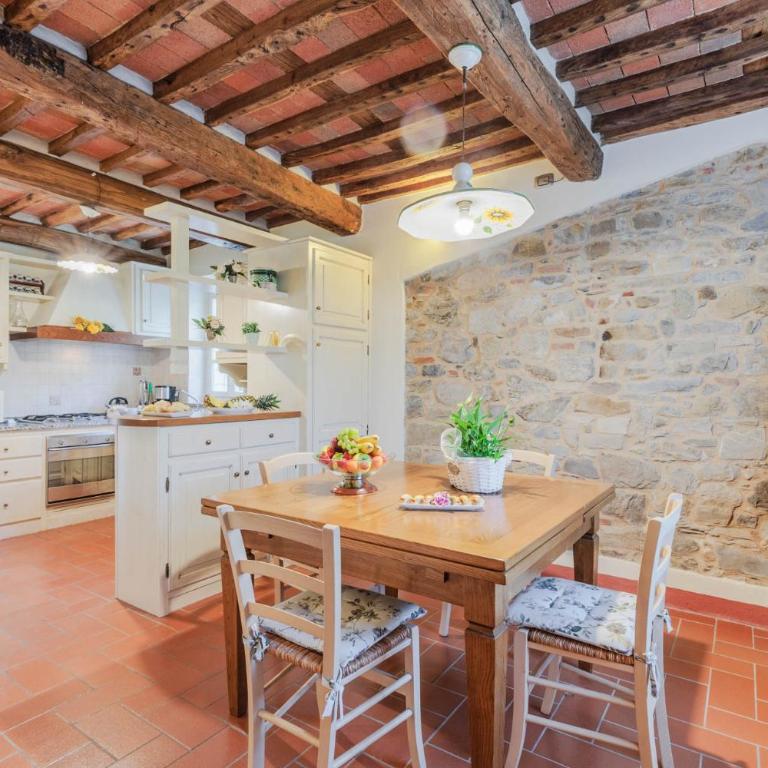 Villa Dondolino, a Stylish Farmhouse - Villa - 61