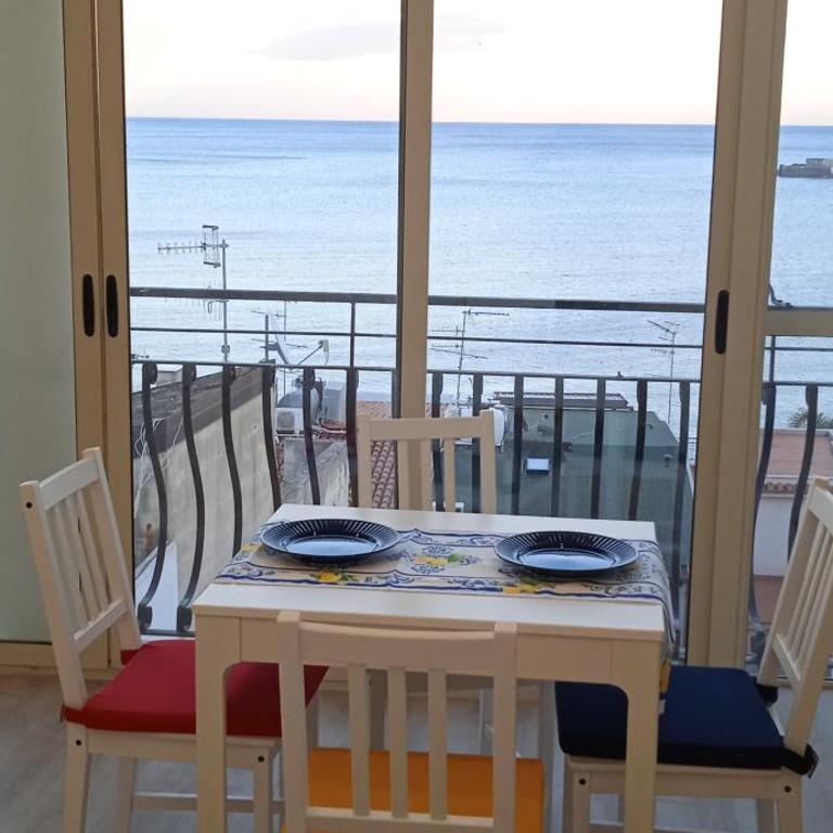 Donna Sicilia Giardini - Appartamento con 2 Camere da Letto - 2