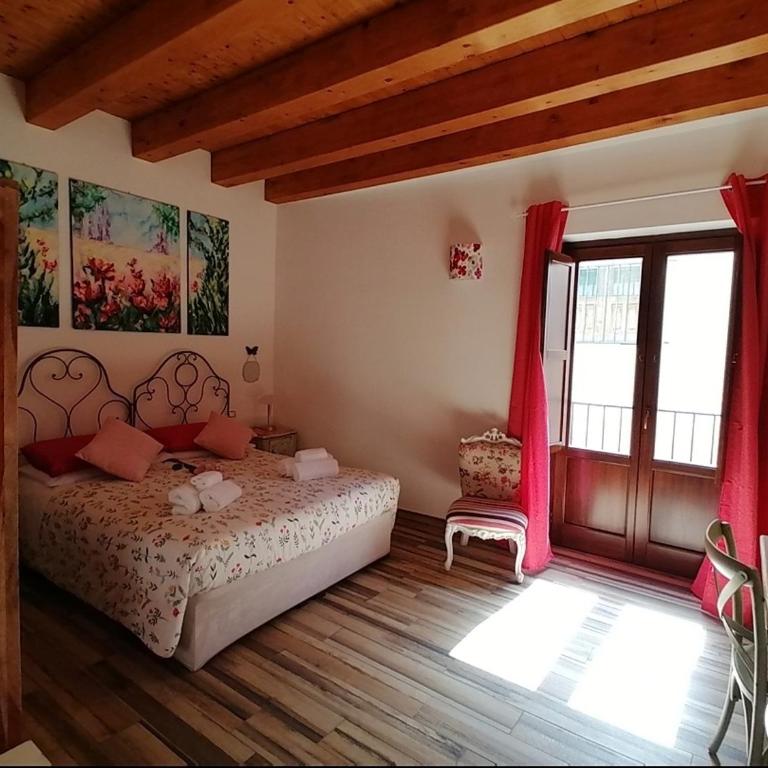 Casa Busari - Double Room with Balcony - 12