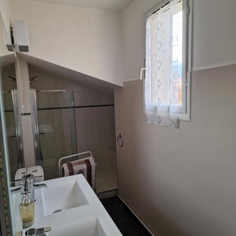 location Coma Chéric et parking - Three-Bedroom Apartment - 16