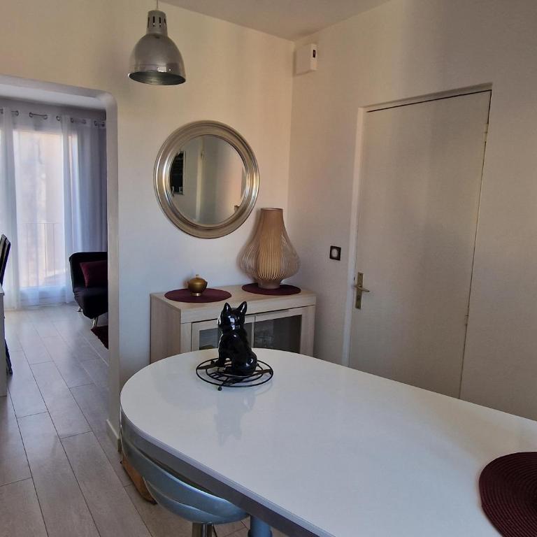 location Coma Chéric et parking - Three-Bedroom Apartment - 7
