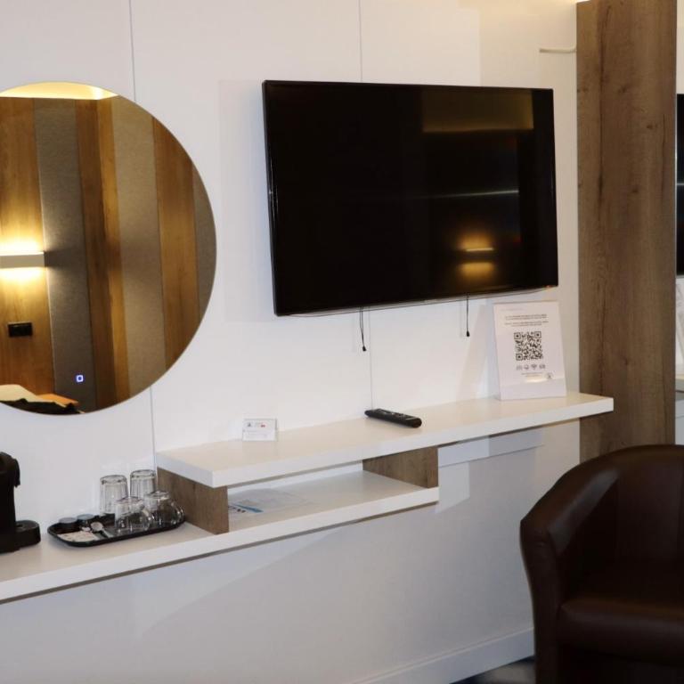 Swiss Plus Hotel - Superior Double or Twin Room - 20