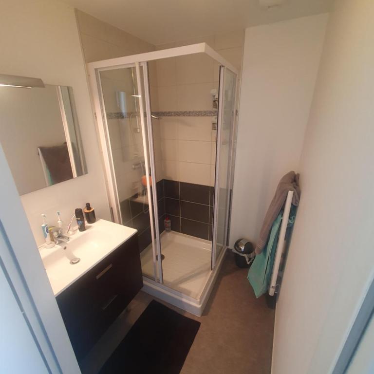 Chambre confortable chez l'habitant - Chambre Double avec Salle de Bains Privative - 3