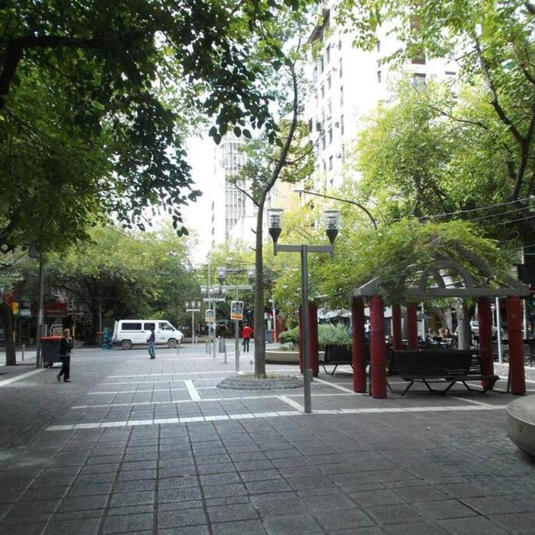Excelente ubicación, frente a Plaza Independencia - Apartamento de 2 dormitorios - 9
