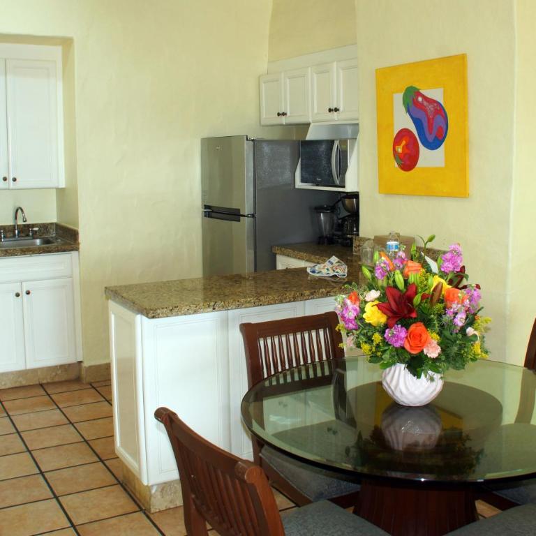Royal Villas Resort - One Bedroom Family Suite with Livingroom - 10