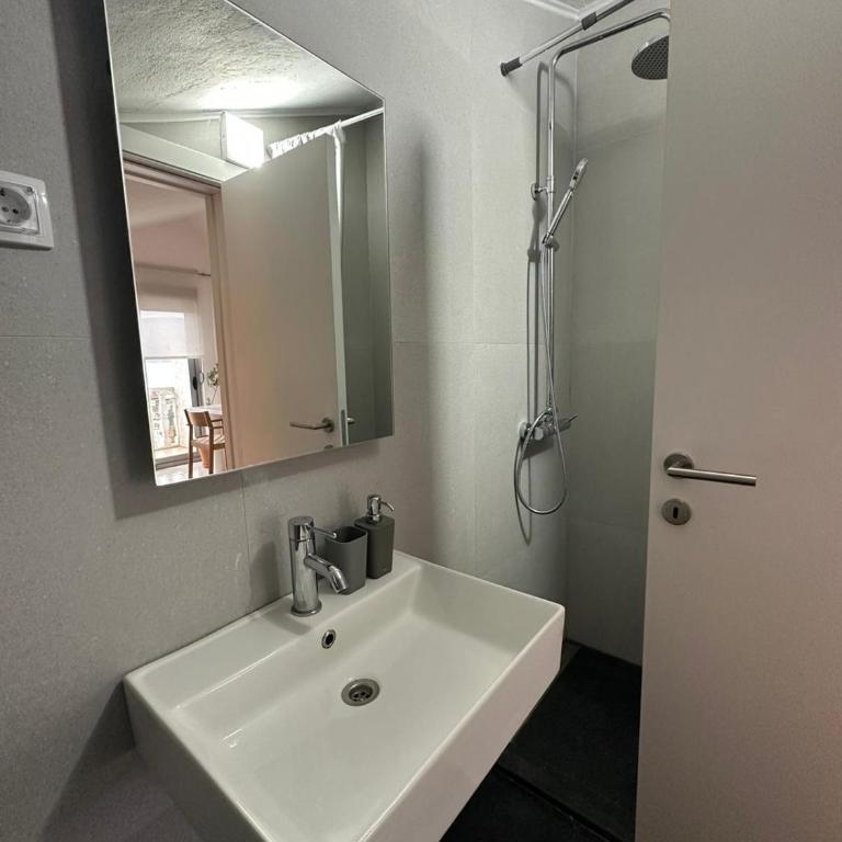 Villa Vele - Deluxe Triple Room with Sea View - 3
