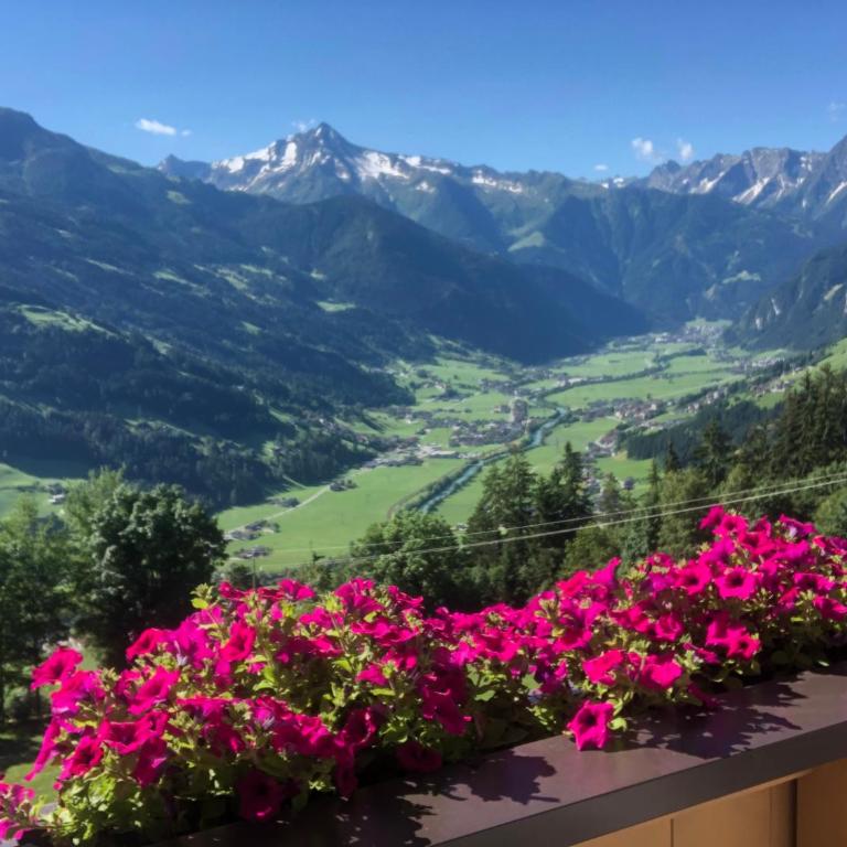 Ferienhaus Zillertal Panorama Blick Balkon Sauna - Apartment mit 3 Schlafzimmern - 55