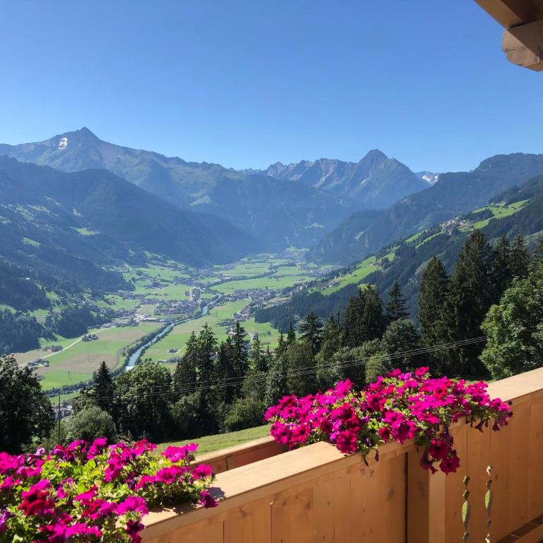 Ferienhaus Zillertal Panorama Blick Balkon Sauna - Apartment mit 3 Schlafzimmern - 28