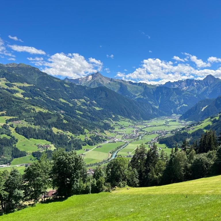 Ferienhaus Zillertal Panorama Blick Balkon Sauna - Apartment mit 3 Schlafzimmern - 57