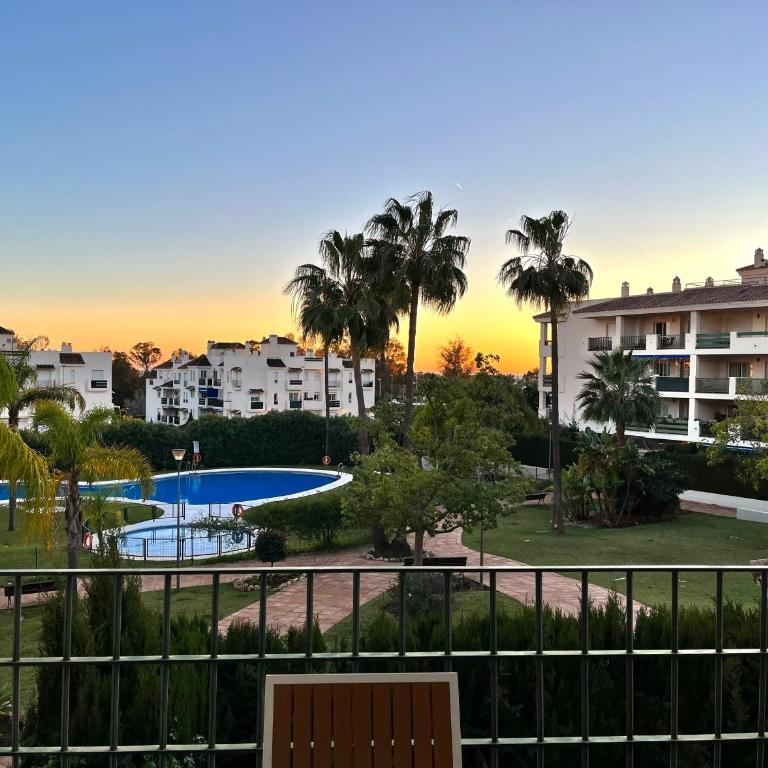 MARBELLA HOME RENTALS - 2BR, 2BTH apartment near Puerto Banús - Apartamento de 2 dormitorios - 38