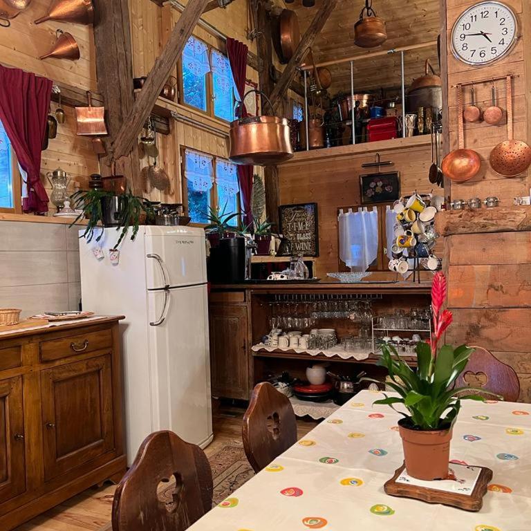 Ferme savoyarde rénovée 2 chambres - One-Bedroom Chalet - 38