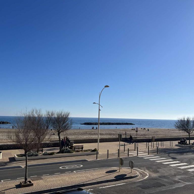 T4 1er ét. 3 ch, terrasse, 10m plage, parking - FR-1-701-59 - Apartment - 2