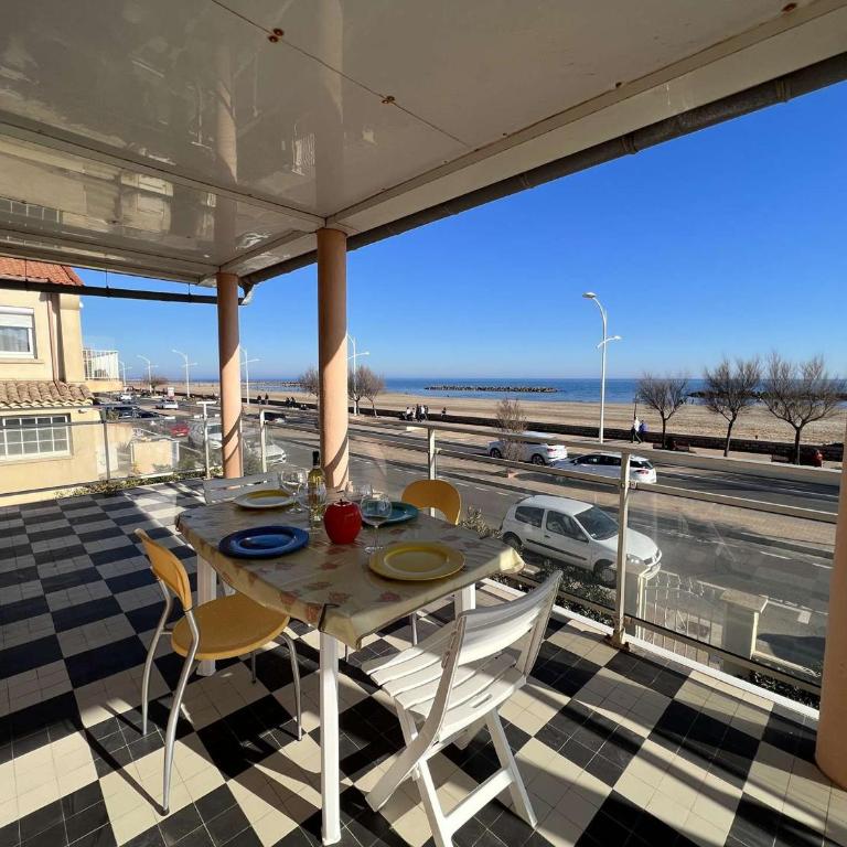 T4 1er ét. 3 ch, terrasse, 10m plage, parking - FR-1-701-59 - Apartment - 4