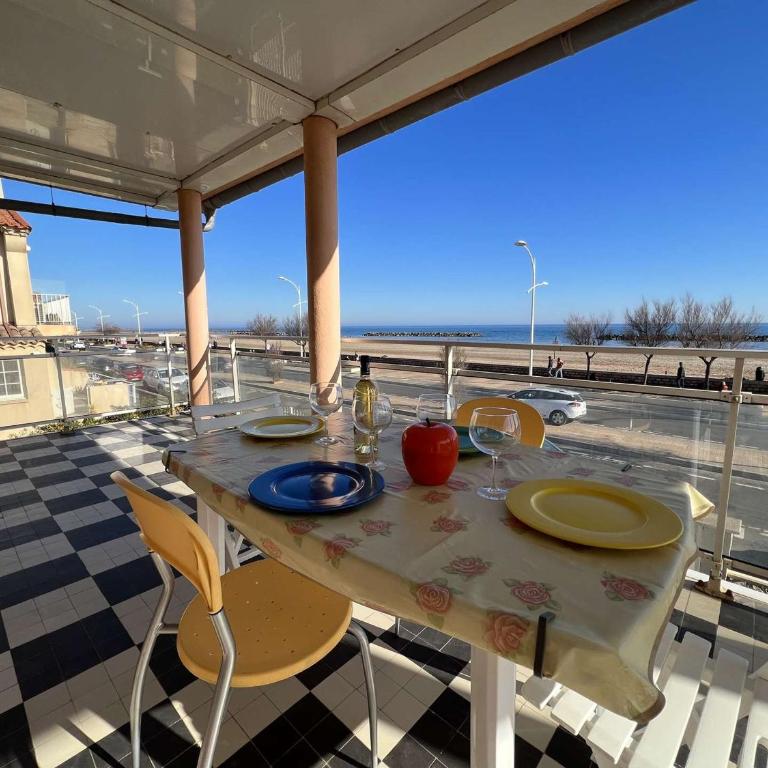 T4 1er ét. 3 ch, terrasse, 10m plage, parking - FR-1-701-59 - Apartment - 5