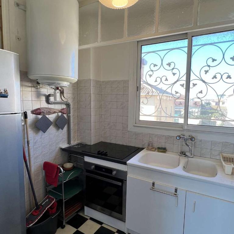 T4 1er ét. 3 ch, terrasse, 10m plage, parking - FR-1-701-59 - Apartment - 11