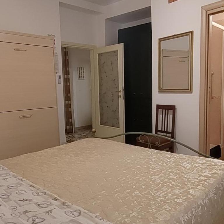 Cisanello Room Rent - Deluxe Double Room - 1