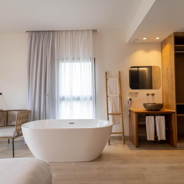Play Hotel Ibiza - Adults Only - Suite Junior con vistas parciales al mar - 8