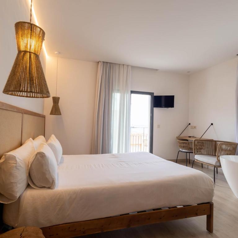 Play Hotel Ibiza - Adults Only - Suite Junior con vistas parciales al mar - 13