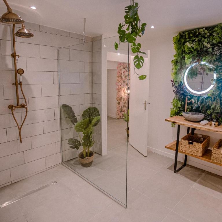 Suite romantique avec Jacuzzi - Hypercentre, Comédie - One-Bedroom Apartment - 5