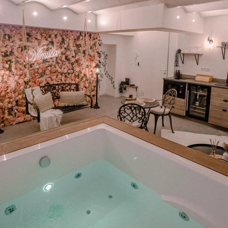 Suite romantique avec Jacuzzi - Hypercentre, Comédie - One-Bedroom Apartment - 6