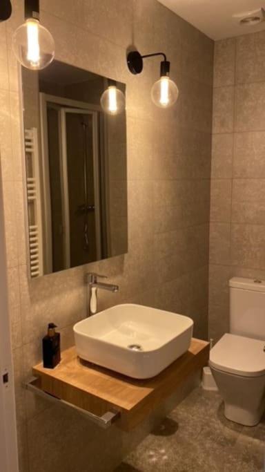 Primera Línea de Mar y Playa - Two-Bedroom Apartment with Balcony and Sea View - 6