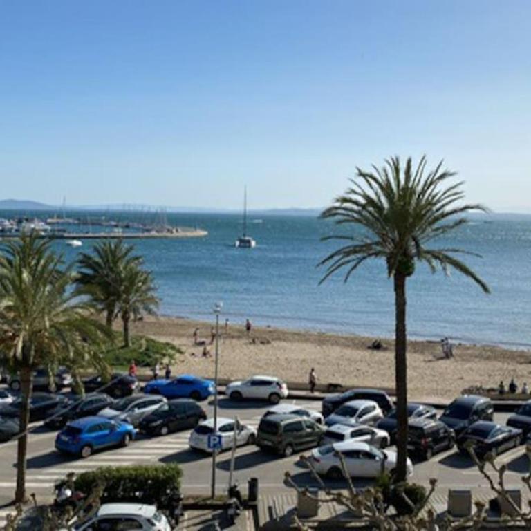 Primera Línea de Mar y Playa - Two-Bedroom Apartment with Balcony and Sea View - 25