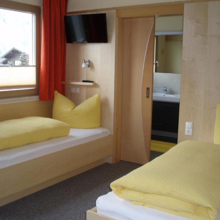 Haus Wiesenblick - Doppel-/Zweibettzimmer mit Balkon - 27