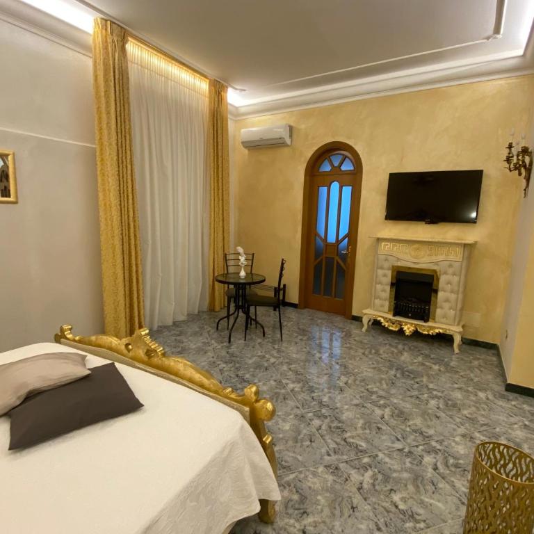Suite Incentro Salerno - Camera Matrimoniale Deluxe con 1 Letto Supplementare - 2